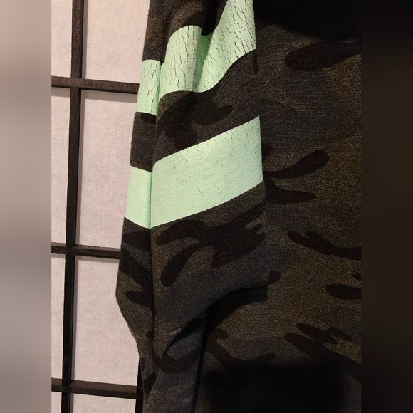 Sundry For Evereve Green Camo Pullover Drop Sleeve Sweatshirt With Mint Stripes - Picture 9 of 11